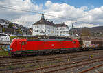 Die 193 355-5 (91 80 6193 355-5 D-DB) der DB Cargo AG fährt am 14.04.2022 mit einem gemischten Güterzug durch Niederschelden / Niederschelderhütte in Richtung Köln.