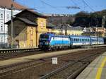 CD 193 298 zieht ein Schnellzug nach Prag aus Usti-nad-Labem am 6 April 2018.