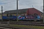 Lok 6193 129-3  f�hrt in den Bahnhof von Linz, mit einem Walter Zug ein.