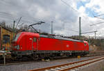 
Fast hatte ich die Vectron ganz verpennt....
Die Siemens Vectron MS 193 334-0 (91 80 6193 334-0 D-DB) der DB Cargo AG fährt am 07.03.2020 mit einem KLV-Zug durch Betzdorf/Sieg in Richtung Köln.