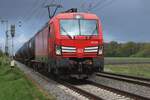 Beim Bahnubergang mit Zooming wurde am 20 April 2024 DB 193 359 samt Kesselwagenzug fotografiert.