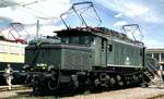 br-194-e-94-dr-254-2/748527/194-086-5-bei-der-ausstellung-100 194 086-5 bei der Ausstellung 100 Jahre elektrische Lokomotive in München Freimann am 25.05.1979.
