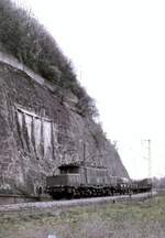 br-194-e-94-dr-254-2/753422/194-auf-der-geislinger-steige-am 194 auf der Geislinger Steige am 25.04.1981.