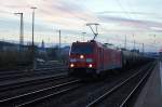 DB RAILION: BR 185 310-0 mit einem Kesselwagenzug anlässlich der Bahnhofsdurchfahrt Regensburg am frühen Morgen des 21.