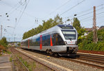 
Der ET 23 2101  Altena (Westf.)  der Abellio Rail NRW, ex ET 23 001, ein 3-teiliger Stadler FLIRT, fährt am 11.09.2016 vom Bahnhof Kreuztal, als RE 16  Ruhr-Sieg-Express  (Essen - Hagen - Siegen), weiter in Richtung Siegen. Der Triebzug hat die NVR-Nummern 94 80 0427 100-3 D-ABRN / 94 80 0827 100-9 D-ABRN / 94 80 0427 600-2 D-ABRN