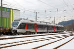 br-427-stadler-flirt-3-teilig-2/537934/der-et-232108-finnentrop-94-80 
Der ET 232108 'Finnentrop' (94 80 0427 107-8 D-ABRN / 94 80 0827 107-4 D-ABRN / 94 80 0427 607-7 D-ABRN), ex ET 23008, ein 3-teiliger Stadler Flirt der Abellio Rail NRW GmbH fährt am 28.01.2017, als RE 16 'Ruhr-Sieg-Express' (siegen - Hagen - Essen) durch Siegen-Geisweid in Richtung Hagen.
