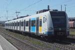 Noch mehr Fremdk�rper in Neuwied nahe Koblenz: kurz nach Passage einer SaarBahn Strassenbahn hat auch S-Bahn Stuttgarts 423 011/511 sich verirrt und durchfahrt Neuwied s�dw�rts. 

30 April 2026 