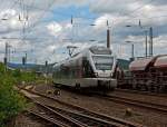 Ein  kuzer Flirt - ET 22004 (2-teiliger Stadler Flirt) der Abellio Rail NRW ist am 10.07.2012 gerade vom Bahnhof Siegen-Geisweid in Richtung Siegen Hbf losgefahren.