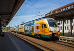 Der vierteilige Stadler KISS - ET 445.101 (94 80 0445 101-9 D-ODEG / 94 80 0446 101-8 D-ODEG / 94 80 0446 601-7 D-ODEG / 94 80 0445 601-8 D-ODEG) der Ostdeutschen Eisenbahn (ODEG) steht am 16 Mai 2022