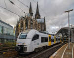 Zwei gekuppelte Siemens Desiro ML II (460 005-2 und 460 009-4) der trans regio (MittelrheinBahn) als MRB 26  MittelrheinBahn  (Koblenz – Andernach – Remagen – Bonn – Köln Messe/Deutz) verlassen am 22.12.2018 den Hauptbahnhof Köln in Richtung Köln Messe/Deutz.