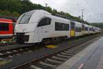 Regen und TR 460 010 sind am 13 Mai 2026 in Remagen.