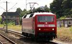 120 124-3 wartet im Bahnnhof von Flensburg auf ihren Leerpark aus Hamburg um ihn zu übernehmen und anschließend als IC 1971 nach München fahren zu können.