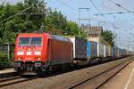 TXL/GC 185 404-1(91 80 6185 404-1 D-GC) rumpelt hier mit 40km/h(La)und dem DGS 45699 durch Jübek in Schleswig-Holstein.