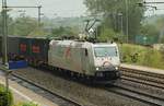 TXL 185 538-6 rollt hier langsam mit einem  BlackBox  Kohle-Containertransport durch Schleswig.