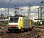 DB/MRCE 189 915-2 hat hier mit einem Autozug aus Italien Einfahrt in den Bhf HH-Altona(üaVinG).