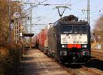 MRCE/TXL 189 936-8 mit dem  Lauritzen  KLV nach Verona durchfährt hier den Bahnhof Jübek bei Schleswig.