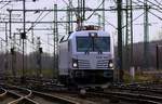 Der Albino-Vectron MRCE 6193 613-7(REV/MMAL/05.11.15) im Einsatz fr DB Schenker aufgenommen in Hamburg-Harburg am 10.12.2015