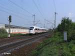 Ein 411er durchf�hrt Obertraubling mit ein ICE nach Dortmun.