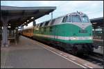 ITL 118 002 wird mit ihrem Sonderzug DPE 31793 Gotha-L�bau (Sachs) die Heimreise antreten (Eisenbahnfest zum Weimarer Zwiebelmarkt, Weimar 10.10.2009)