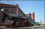 41 1231-4 steht ausgestellt an der Seite des Lokschuppens (NVR-Nummer 90 80 0 041 231-6 D-EFSFT, ex DR, Dampflokfest im Traditionsbahnbetriebswerk Sta�furt, gesehen Sta�furt-Leopoldshall 05.06.2010)