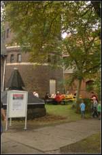 Bratwurst oder Steak und dazu Eis konnte man am Wasserturm kaufen und in Ruhe genie�en (gesehen 10.09.2011 beim 8.