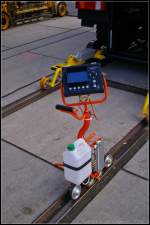 Bei dem Ger�t handelt es sich um ein Mikroprozessorgesteuertes Diagnoseger�t zum auffinden von Fehlern in Gleisen.