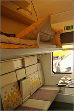 InnoTrans 2016 in Berlin: �ber den Sitzb�nken, die erstaunlich bequem sind, befindet sich das Bett.