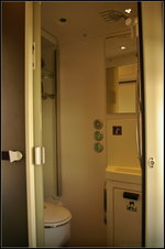 InnoTrans 2016 in Berlin: Nasszelle mit WC und Dusche in den Abteilen des 1.