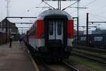 Ohne Zuglok steht der CNL 472 aus Basel im Grenzbahnhof Padborg.