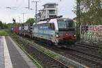 Mit der Samskip-Melzo KLV durchfahrt SBBCI 193 110  am verregneten 13 Mai 2026 K�ln S�d.