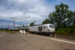 Die wei�e an die dispo-Tf Rail GmbH (Berlin) vermietete SIEMENS Vectron Dual Mode 248 075 (90 80 2248 075-4 D-NRAIL) der RRL - RIVE Rail Leasing Limited (Dublin) eingestellt bei Northrail GmbH f�hrt