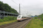 ICE Tz 9467 rauscht am 25.05.2024 durch den Tostedter Bahnhof.
