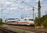 
Der ICE 1 - Tz 177  Rendsburg  (ex  Basel ), hier aber vorne mit dem Triebkopf (93 80 5401 581-4 D-DB vom Tz 181  Interlaken ), rauscht am 23.09.2020 ohne Halt durch den Bahnhof Marburg (Lahn) in Richtung Frankfurt am Main.