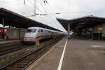 Ein ICE 1 rauscht am Sonntag den 10 Mrz 2024 durch den niederschsischen Hauptbahnhof Osnabrck in Richtung Sden.