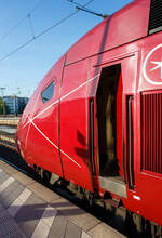 Detailbild des Eurostar PBKA 4346 (TGV 43460/43469), ex Thalys PBKA, am 29 April 2025, als Eurostar EST 9486 nach Paris Nord, im Hauptbahnhof Köln.