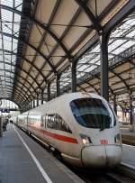  Der ICE 1558 (Dresden Hbf - Leipzig Hbf - Frankfurt am Main Hbf - Wiesbaden Hbf) ist am 11.08.2014 mit 15 Minuten Verspätung in die Endstation Wiesbaden Hbf eingefahren.