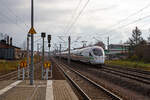 Zwei gekuppelt ICE-T rauschen am 07.12.2022, als ICE 1650 (Dresden Hbf - Wiesbaden Hbf) durch Radebeul Ost.