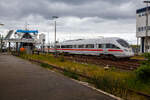 ice-td-br-605/910432/der-ice-td-bzw-vt-605 Der ICE TD bzw. VT 605, Tz 5503 hat am 15 Juni 2015, als ICE 33 (Hamburg Hbf - Koebenhavn H), den Fährbahnhof Puttgarten erreicht. Nun wird trajektiert, der ICE Dieseltriebzug fährt in die Scandlines Fähre 'Prins Richard'.  