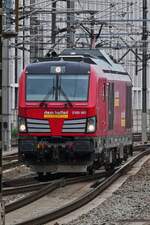 E-Lok 3193 901, NVR-Number: 90 81 3193 901-3 A-STH,  Siemens Vectron Dual Mode, kommt als Lok Zug im Bahnhof von Linz an.
