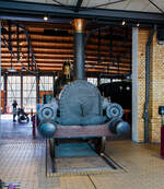 Der detailgetreue Nachbau von 1912 der Dampflok BEUTH, die erste eigenst�ndig in Deutschland entwickelte Dampflokomotive, ausgestellt im Deutschen Technikmuseum Berlin (bis 1996 Museum f�r Verkehr und Technik), hier am 22 September 2026.

Die von August Borsig 1844 konstruierte und in seine Borsigwerke in Berlin mit Werknummer 24 gebaute Lokomotive BEUTH gilt als die erste eigenst�ndig in Deutschland entwickelte Dampflokomotive. Vorher baute Borsig Lokomotiven nach amerikanischen Vorbildern nach. Die Lok gewann ein Wettrennen gegen ein Modell von Stephenson mit etwa zehn Minuten Vorsprung und galt f�r die folgenden zehn Jahre als Prototyp schneller deutscher Lokomotivkonstruktionen. Eine angetriebene Achse und zwei Laufachsen (1A1) sowie ein Stehkessel sorgten f�r vergleichsweise hohe Geschwindigkeiten (von bis zu 42 km/h. Sie bekam ihren Namen nach dem Leiter der preu�ischen Gewerbeakademie Christian Peter Wilhelm Beuth, der August Borsig prophezeit hatte, dass aus ihm nie etwas werden w�rde. Ein detailgetreuer Nachbau der Lok aus dem Jahr 1912 ist heute im Deutschen Technikmuseum Berlin ausgestellt, die Original-Lokomotive wurde 1864 ausgemustert und verschrottet.
