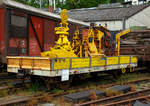 Gleiskraftwagenanhänger Kla 03, Bauart 031, Kleinwagen Nr. 03.0803, der WB - Wiehltalbahn (Betreiber RSE Rhein-Sieg-Eisenbahn) am 28.05.2017 im Eisenbahnmuseum Dieringhausen. 

Der Anhänger wurde 1979 vom AW Bremen  unter der Fabriknummer  178  gebaut. Im Jahr 1999 wurde er von der DB AG an die RSE - Rhein-Sieg-Eisenbahn GmbH in Bonn verkauft.

TECHNISCHE DATEN: 
Spurweite:  1.435 mm    
Eigengewicht:  4,2 t
Nutzlast:  10,0 t
Länge über Kupplung: 6.370 mm
Achsabstand: 3.740 mm
Höchstgeschwindigkeit: 70 km/h 