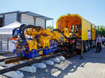 Plasser & Theurer  Schienenschweißanlage APT 1500 RL auf Zweiwegefahrzeug MAN TGS 35.540, Schweres Nebenfahrzeug Nr. A-PLA 99 81 9903 036-7, der Franz Plasser Vermietung von Bahnbaumaschinen GmbH präsentiert auf der iaf 2017 in Münster (am 01.06.2017).
 
Auf dem Fahrzeug befindet sich eine Abrennstumpfschweißanlage (APT 1500 R), das eigentliche Schweißgerät wird mittels einer Hebevorrichtung von dem Fahrzeug an die Schiene gehoben. Zur Herstellung lückenloser Gleise wird weltweit zunehmend das Schienenabbrennstumpfschweißen eingesetzt. Die wesentlichen Vorteile dieses Verfahren sind:
Gleichbleibende und reproduzierbare hohe Qualität der Schweißungen;
seitliche und vertikale Ausrichtqualität, insbesondere für Hochgeschwindigkeitsstrecken;
äußerst einfache Bedienung;
und enorme Zeitersparnis gegenüber herkömmlichen Schweißverfahren.

Fahrzeugdaten Schiene (gem. Anschriften):
Spurweite: 1.435 mm
Länge: 12.000 mm
Achsabstand: 7.450 mm
Eigengewicht: 32 t
Motorleistung: 397 kW
Höchstgeschwindigkeit : 19 km/h (80 km/h Straße)
Achsanzahl: 3
Schienenfahrantrieb: Hydraulisch