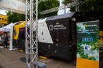 Die Robel Bahnbaumaschinen GmbH (Robel) präsentiert auf der 28. Internationale Ausstellung Fahrwegtechnik 2022 (iaf) in Münster (hier am 31.05.2022) das dreiteilige Schienenbearbeitungssystem ROMILL Urban 3 E³ für die Plasser American Corporation (PAC) mit Sitz in Chesapeake, Virginia. Die Lieferung soll im Sommer 2022 erfolgen. Das Schienenbearbeitungssystem ROMILL Urban E³ ist ein gemeinsames Projekt von Robel, Schweerbau International GmbH & Co.KG (SBI) und Vogel & Plötscher GmbH & Co.KG, es ist die weltweit erste Hybrid-Fräsmaschine von Robel.

Hier das hintere 3. Wagenteil (Segment) mit der Antriebtechnik und dem Batteriespeicher.

