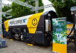 Die Robel Bahnbaumaschinen GmbH (Robel) präsentiert auf der 28. Internationale Ausstellung Fahrwegtechnik 2022 (iaf) in Münster (hier am 31.05.2022) das dreiteilige Schienenbearbeitungssystem ROMILL Urban 3 E³ für die Plasser American Corporation (PAC) mit Sitz in Chesapeake, Virginia. Die Lieferung soll im Sommer 2022 erfolgen. Das Schienenbearbeitungssystem ROMILL Urban E³ ist ein gemeinsames Projekt von Robel, Schweerbau International GmbH & Co.KG (SBI) und Vogel & Plötscher GmbH & Co.KG, es ist die weltweit erste Hybrid-Fräsmaschine von Robel.

Hier das mittlere 2. Wagenteil (Segment) mit der Bearbeitung-/ Frästechnik.
