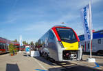   Stadler präsentierte auf der InnoTrans 2018 in Berlin (18.09.2018) mit dem GA 755 401 (British Rail Class 755/4) einen vierteiligen FLIRT-Triebzug mit bimodalem Antrieb (BMU) für Greater Anglia