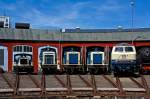 Das Motto vom diesjährigen Lokschuppenfestes (18.08.2012) vom Südwestfälische Eisenbahnmuseum in Siegen war ozeanblau beige - Vor Lokschuppen ausgestellt sind (v.l.n.r.) 332 090-0, 261 671-2, 212 372-7, 212 376-8 und 218 128-7