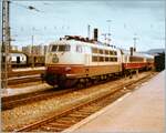 Die DB 103 245-7 verlässt mit dem TEE Rheingold Genève - Amsterdam den Bahnhof Basel Bad. Bf. 

Analogbild vom 4. Juli 1981