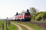 218 434-9 und 218 487-7 mit IC Allgäu in Illertissen am 22.04.2011.