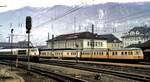 Schienenprüfzug 719 501-9 in Geislingen Steige am 06.02.1982. Ein IC mit einer 103 überholt den Messzug.