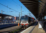 Die an die DB Regio vermiete und mit Nahverkehrspaket ausgestattete MRCE Dispolok X4 E 865 bzw. 193 865 (91 80 6193 865-3 D-DISPO) f�hrt am 11 Juni 2022, mit dem RB 51 „Kinzigtalbahn“  von W�chtersbach (mit Doppelstockwagen) in den Hauptb ...